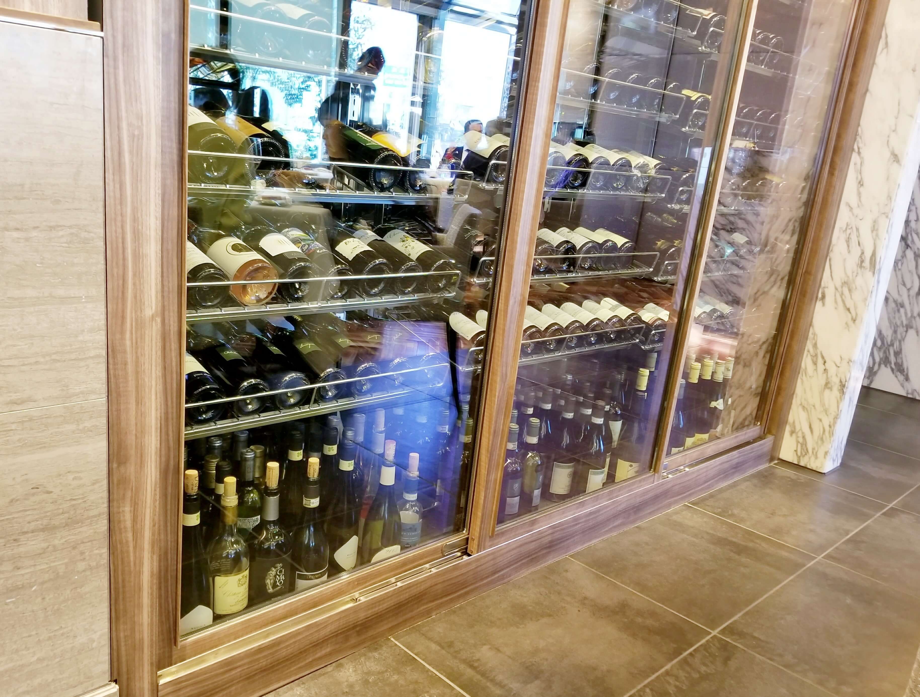 トレモンテのワイン棚